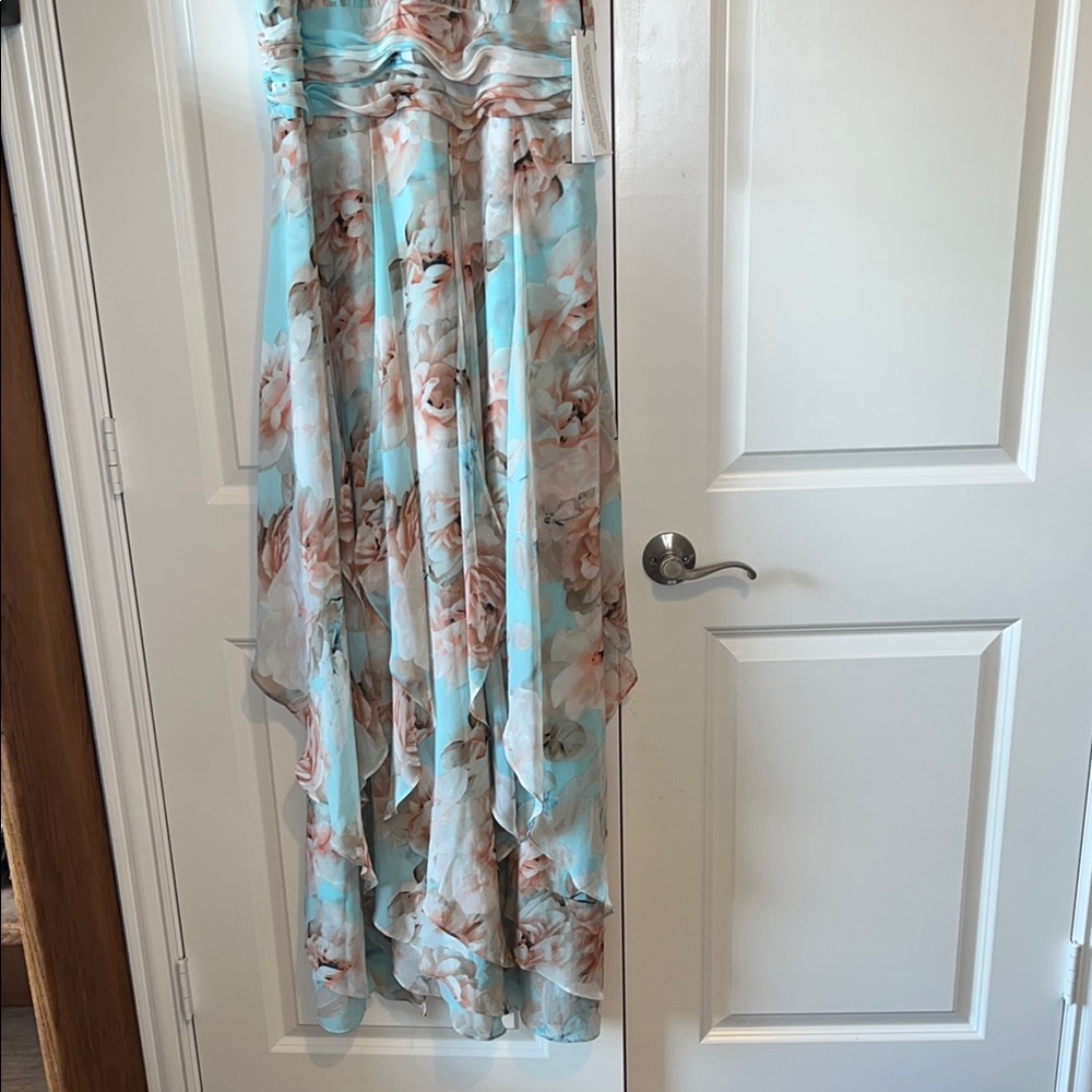 Beautiful formal Dress - Picture 2 of 4